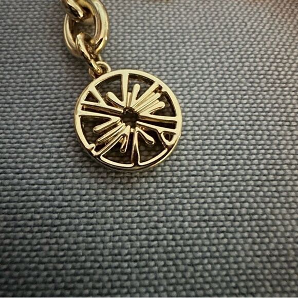 Lilly Pulitzer Gold Charm Bracelet. - Picture 7 of 9